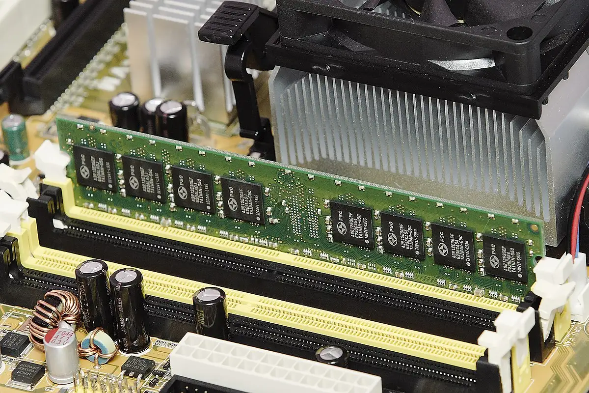 How to implement data storage and management in embedded systems?