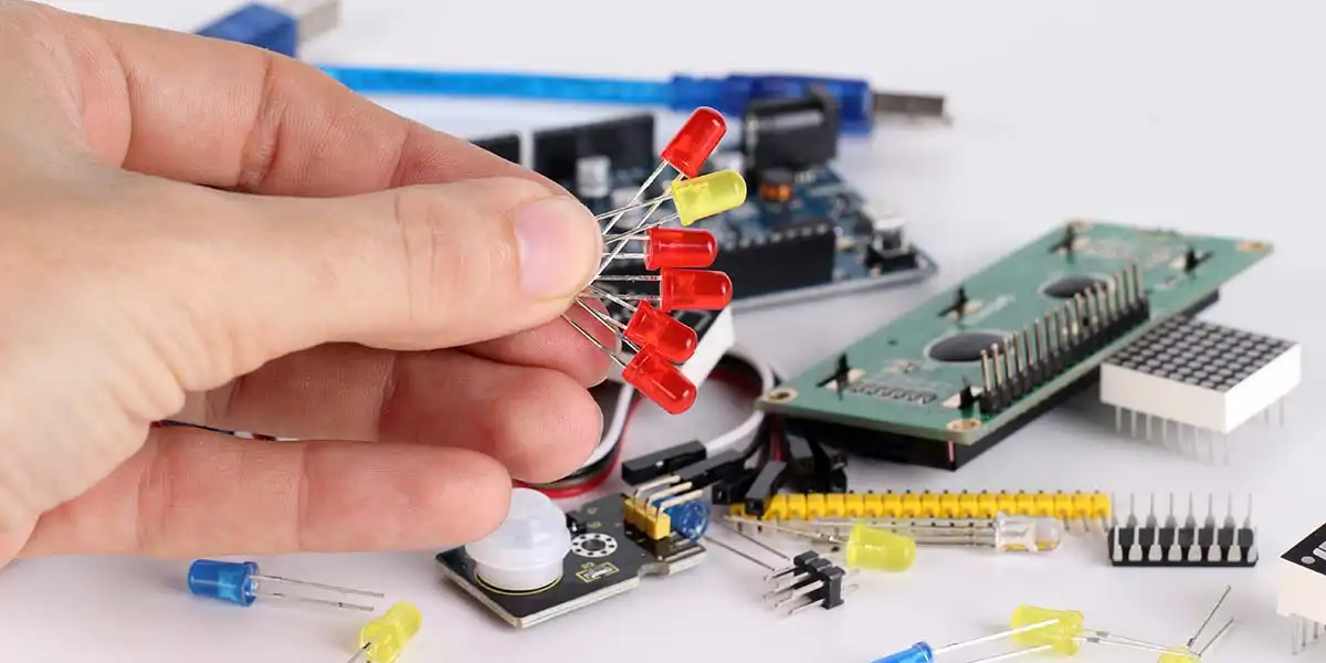 How does a microcontroller control LED?
